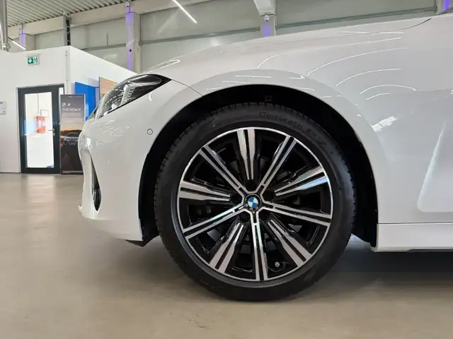 BMW 4 Series view 13