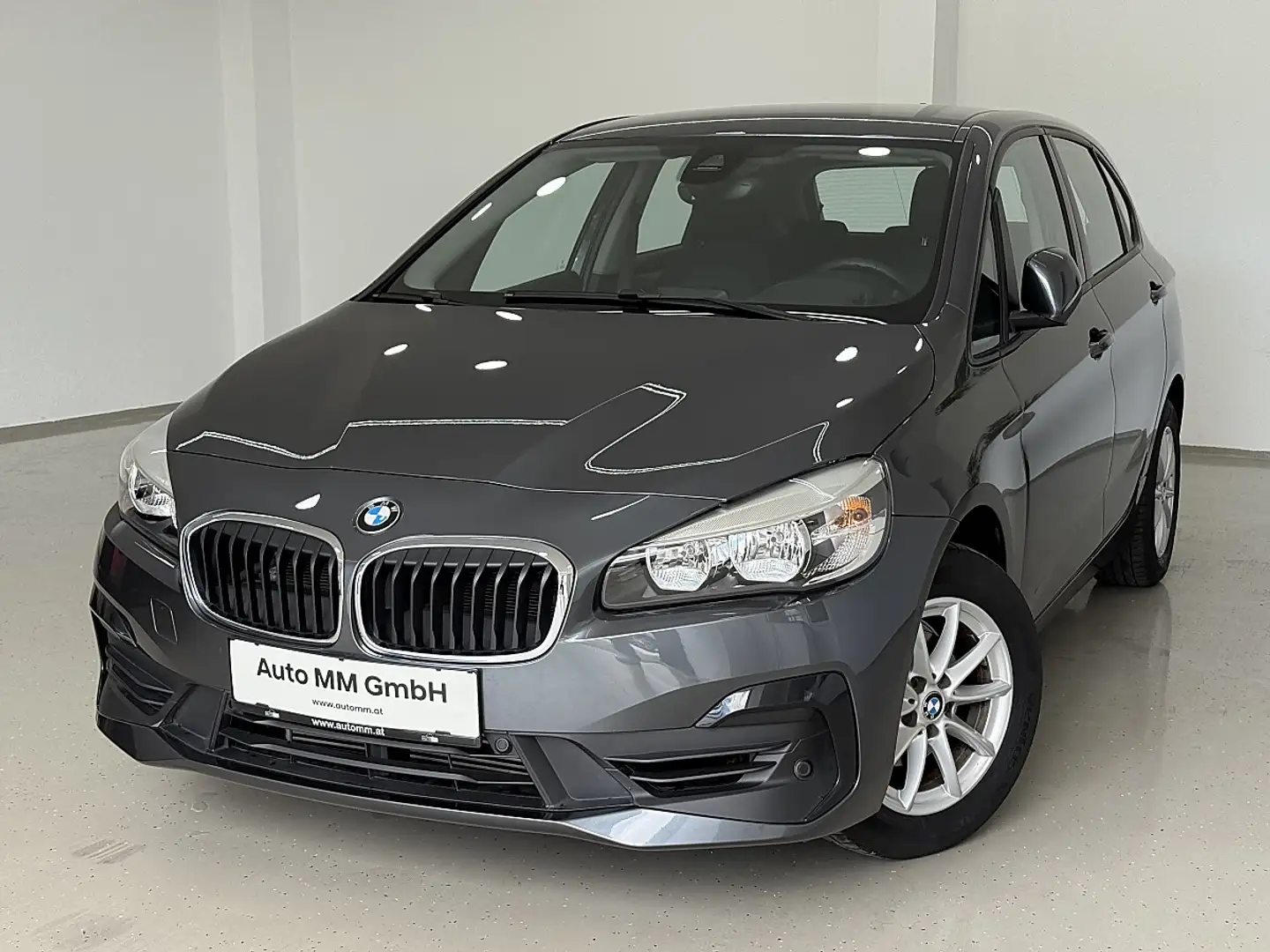 BMW 216 i Active Tourer Grau - 1