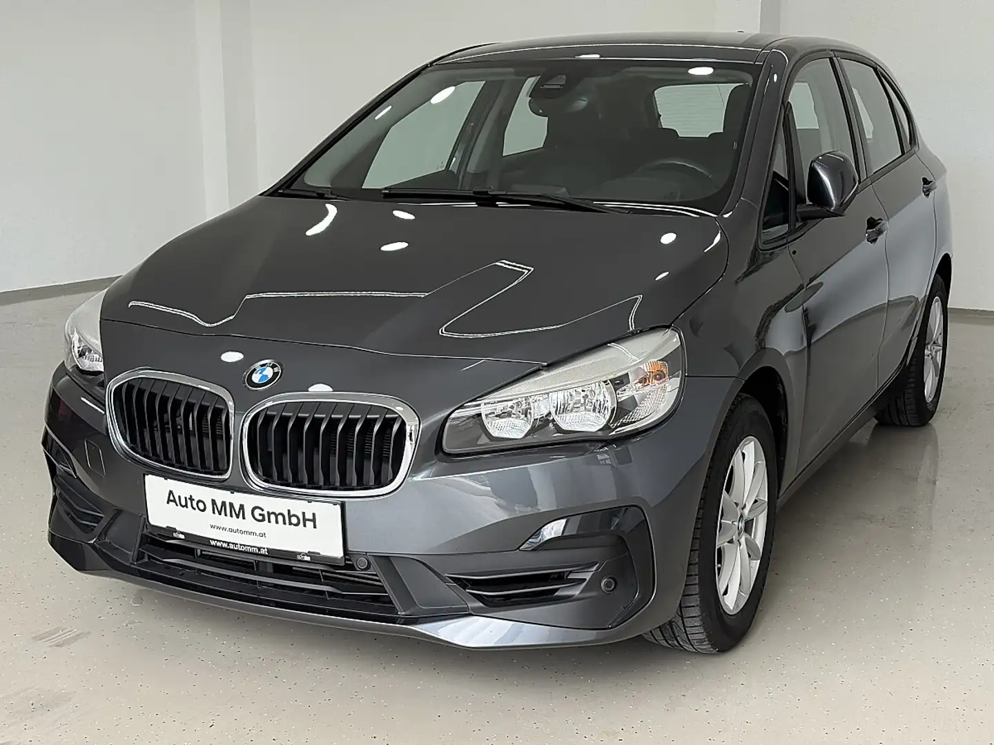 BMW 216 i Active Tourer Grau - 2