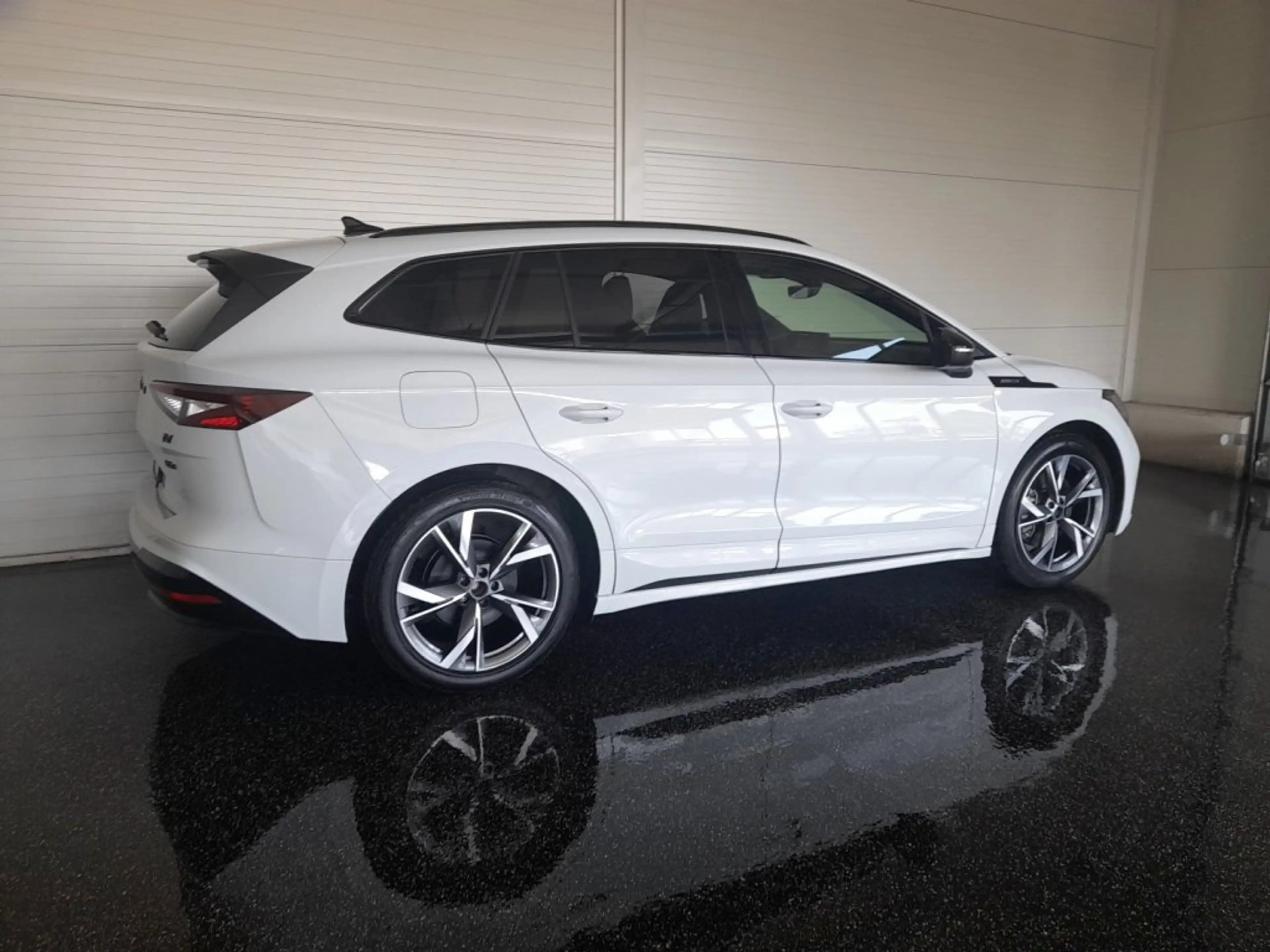 Skoda Enyaq IV SPORTLINE 4x4 82kWh Aut. *20 ZOLL / SKY / LED / NAVI / AHV & 360° KAMERA / LEDER-ALCANTARA / SHZG v+h* — photo 2