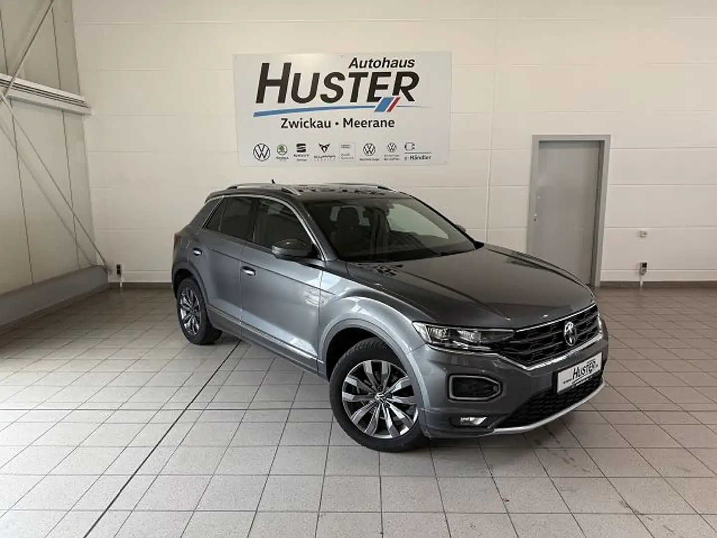 Volkswagen T-Roc Sport 1.5 TSI **LED,AZV,ACC** Gris - 2