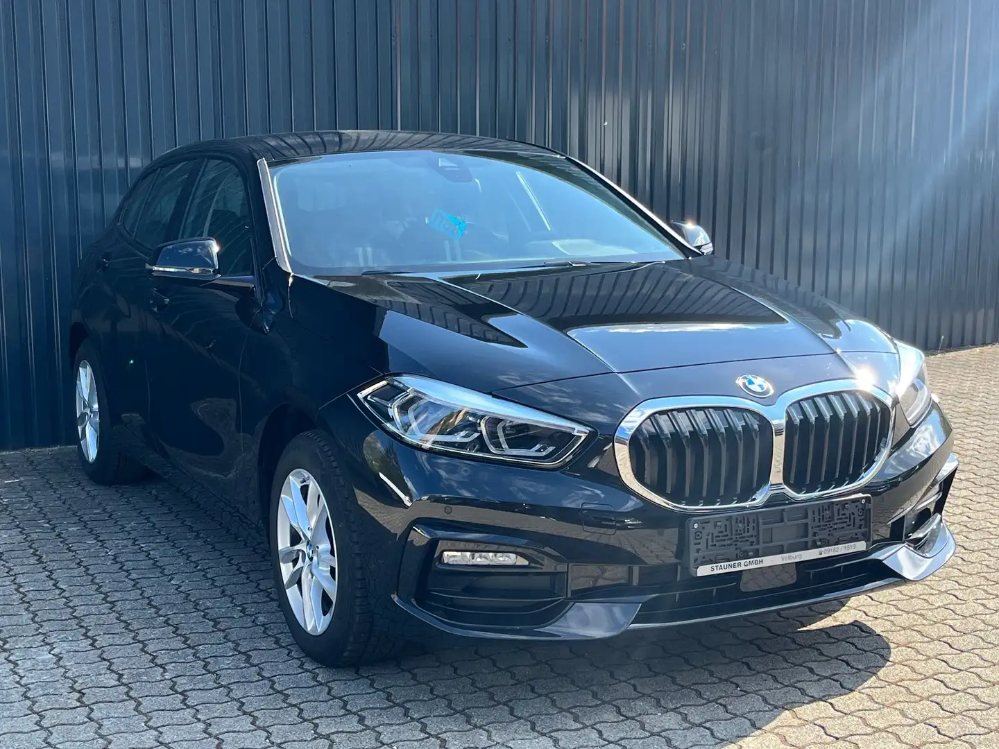 BMW 118 i Aut. SPORT LINE /HiFi/Lenkradheizung/Navi/LED Schwarz - 2