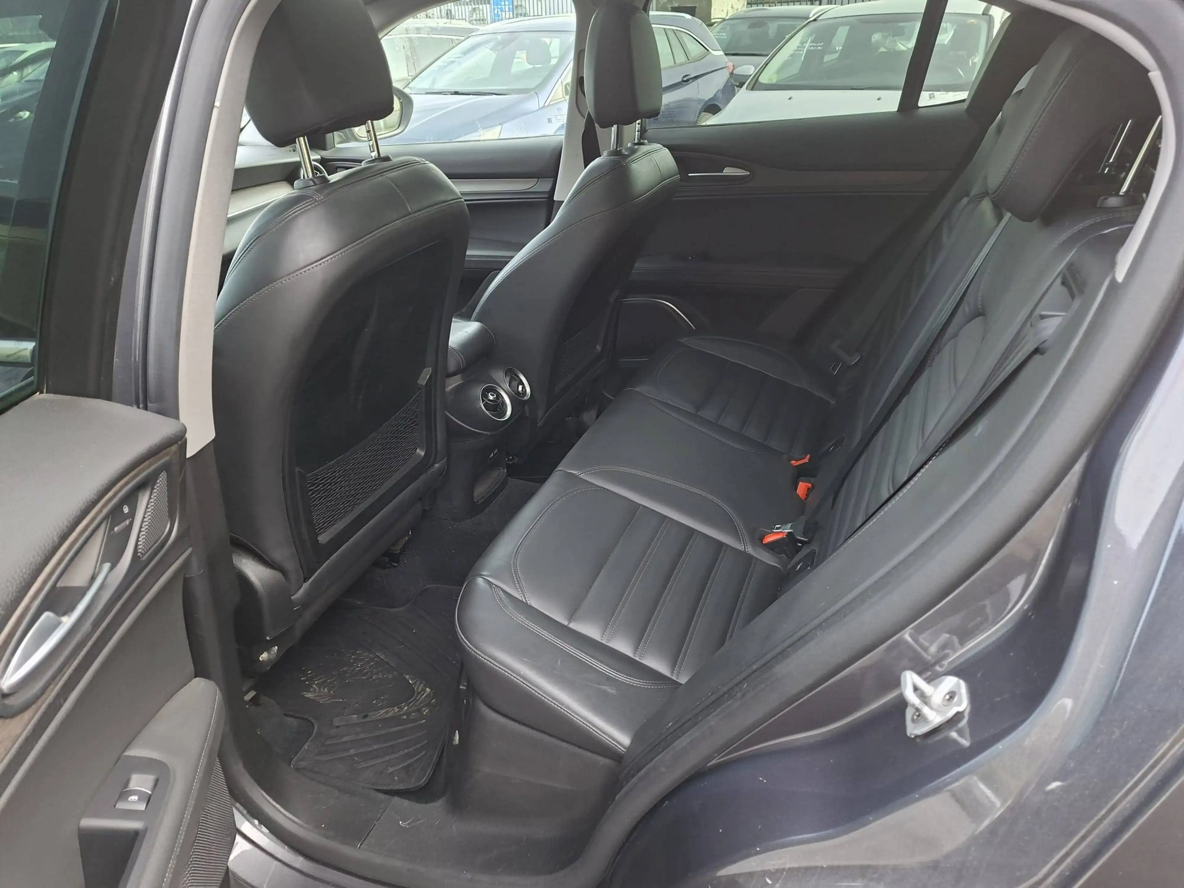Alfa Romeo Stelvio Stelvio 2.0 T AWD First Edition — photo 12