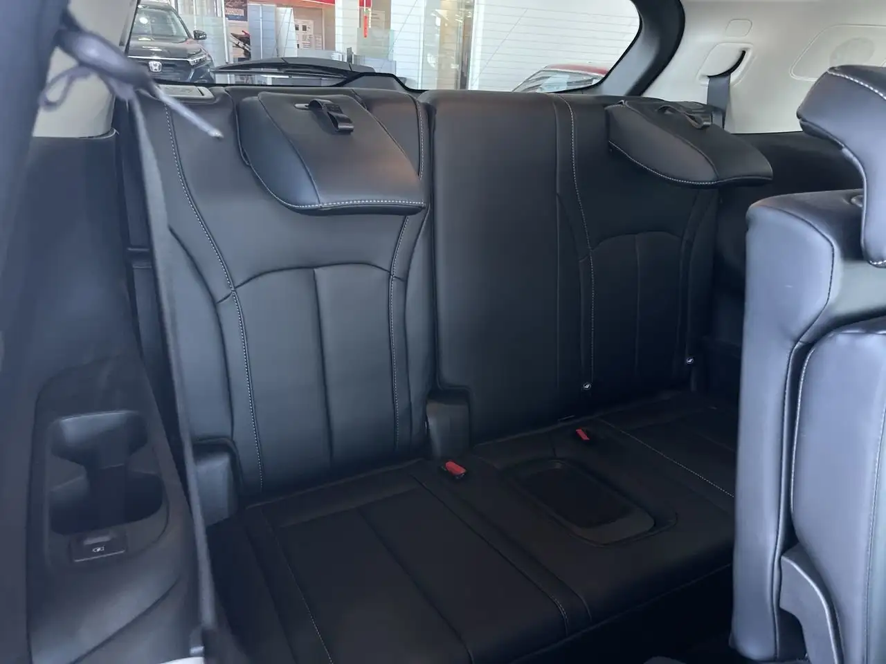 Infiniti QX60 снимка Infiniti QX60