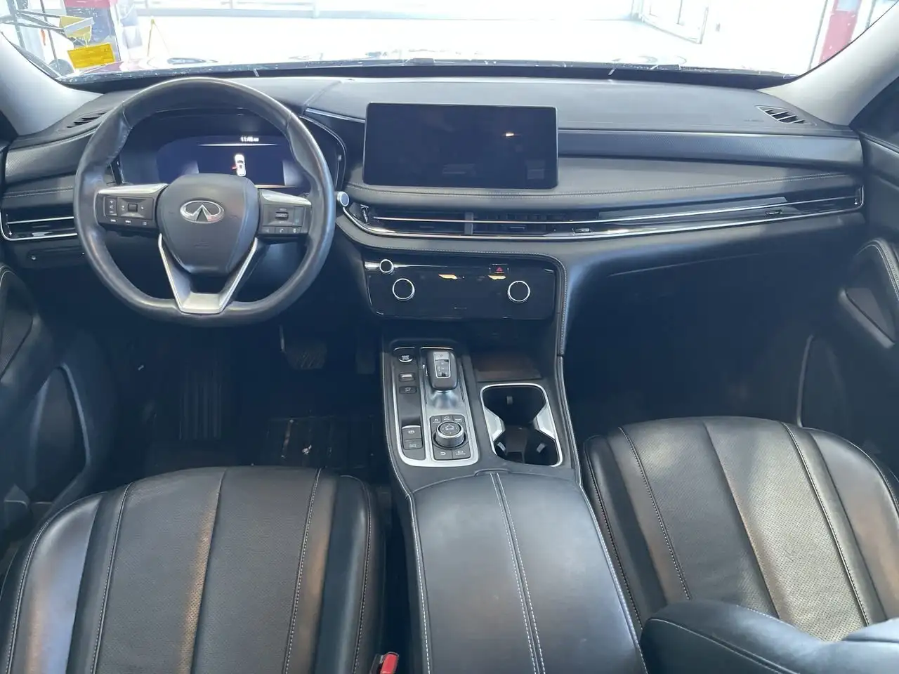 Infiniti QX60 снимка Infiniti QX60