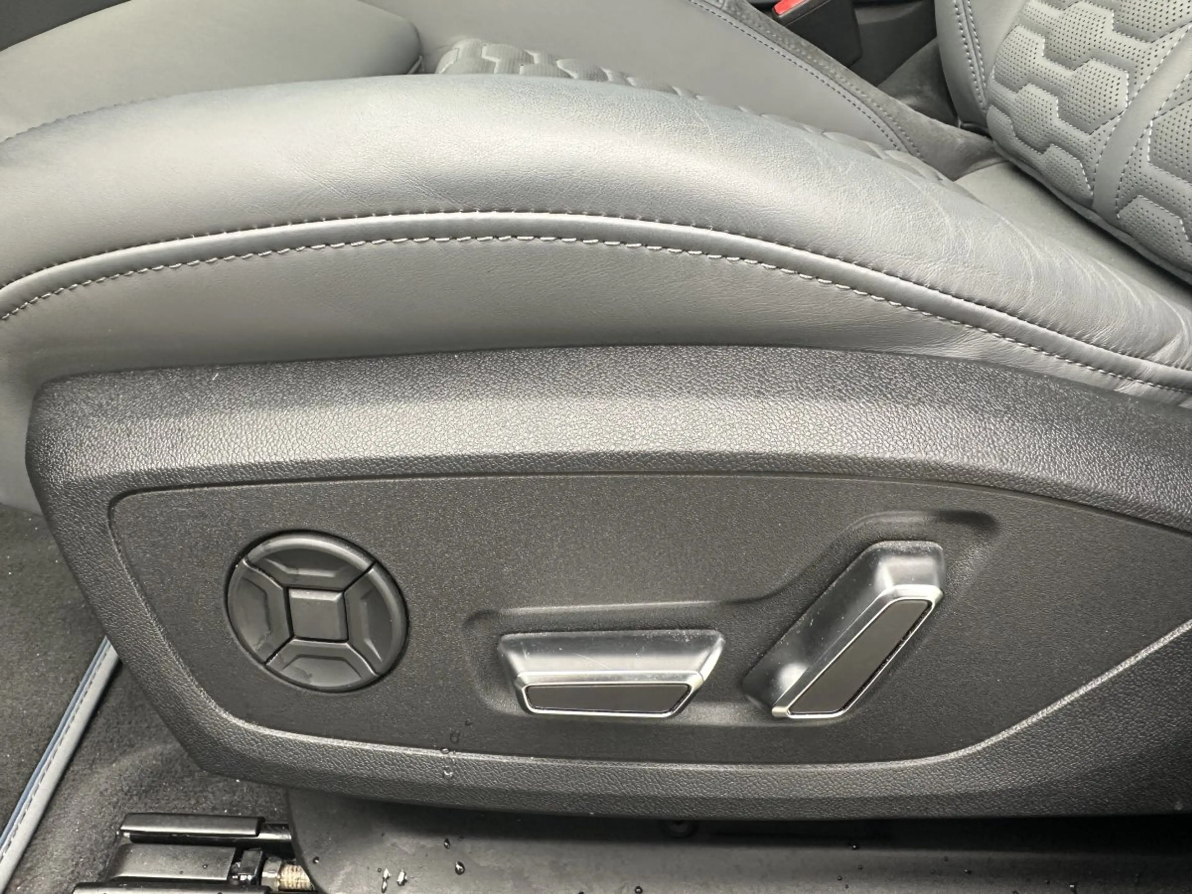 Audi RS6 AVANT 4.0TSI QUATTRO*HEAD-UP*PANO*STANDH.*AHK — photo 9
