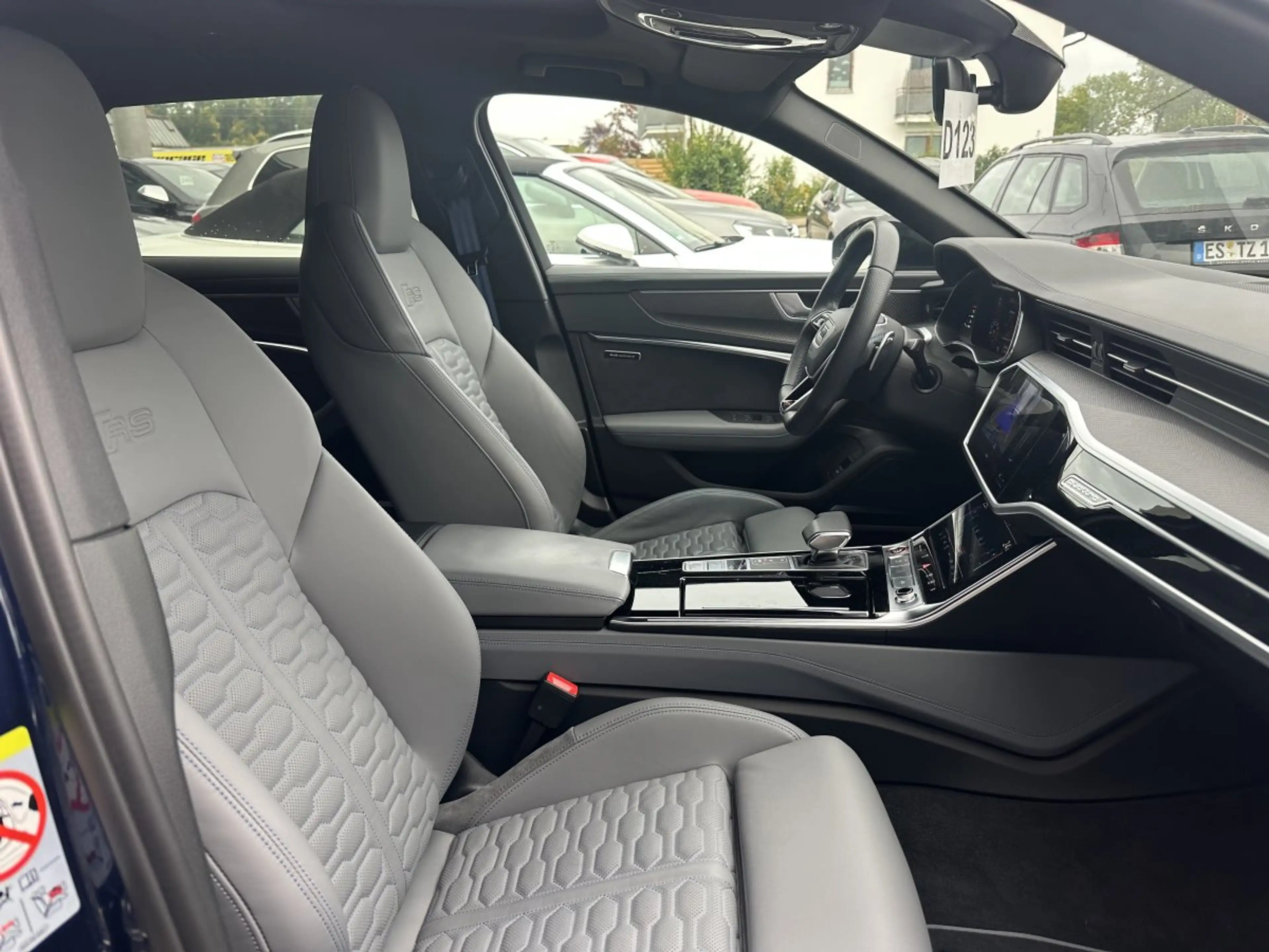 Audi RS6 AVANT 4.0TSI QUATTRO*HEAD-UP*PANO*STANDH.*AHK — photo 11