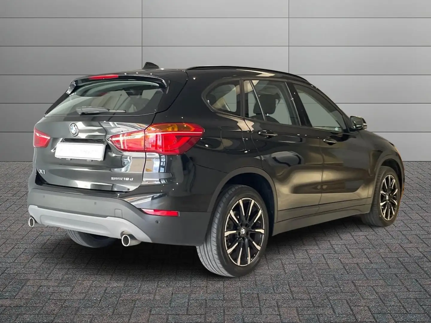 BMW X1 18D Zwart - 2