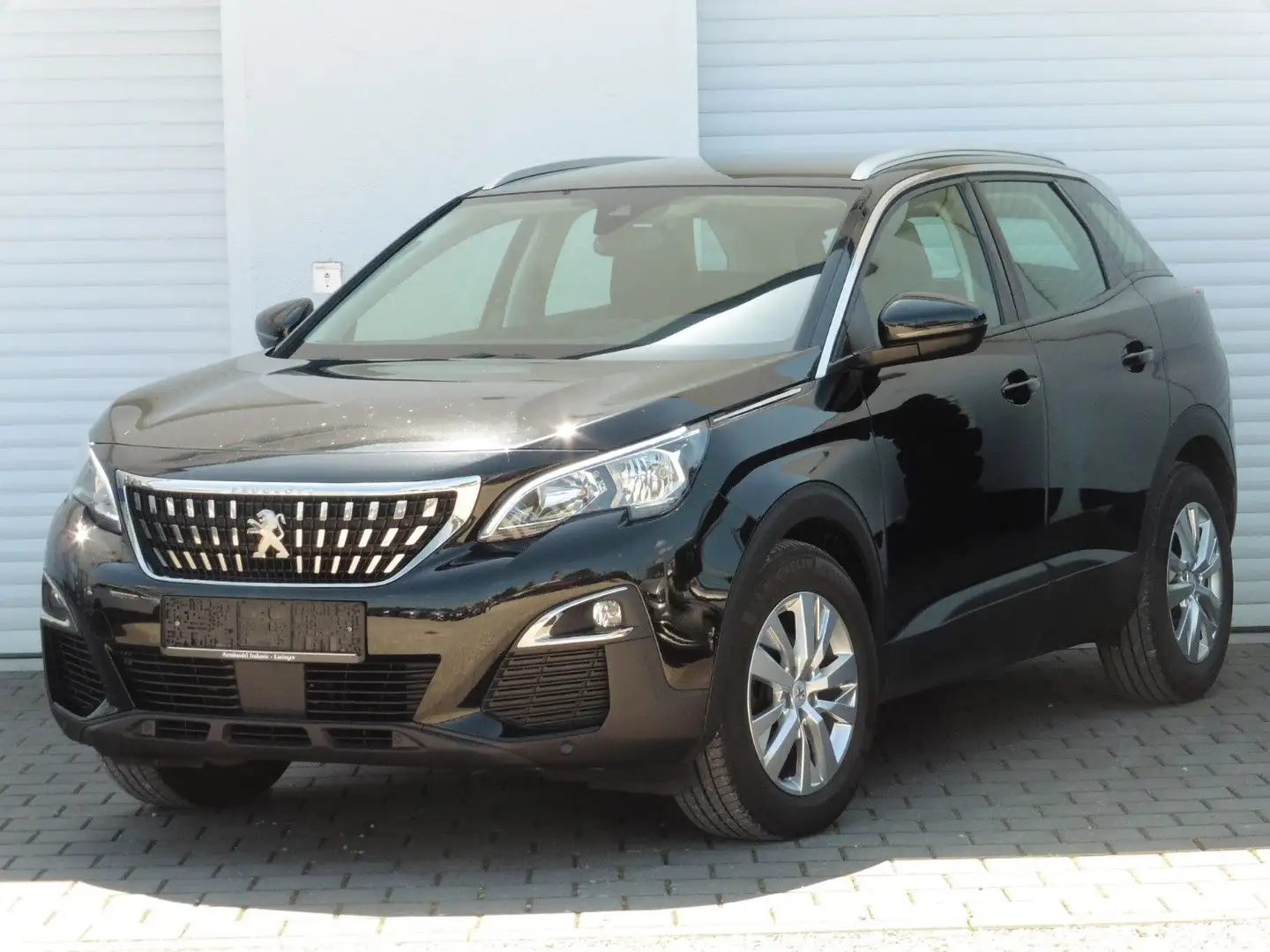 Peugeot 3008 BlueHDi 130 EAT8 1-Hand Navi SHZ DAB AHK Nero - 1
