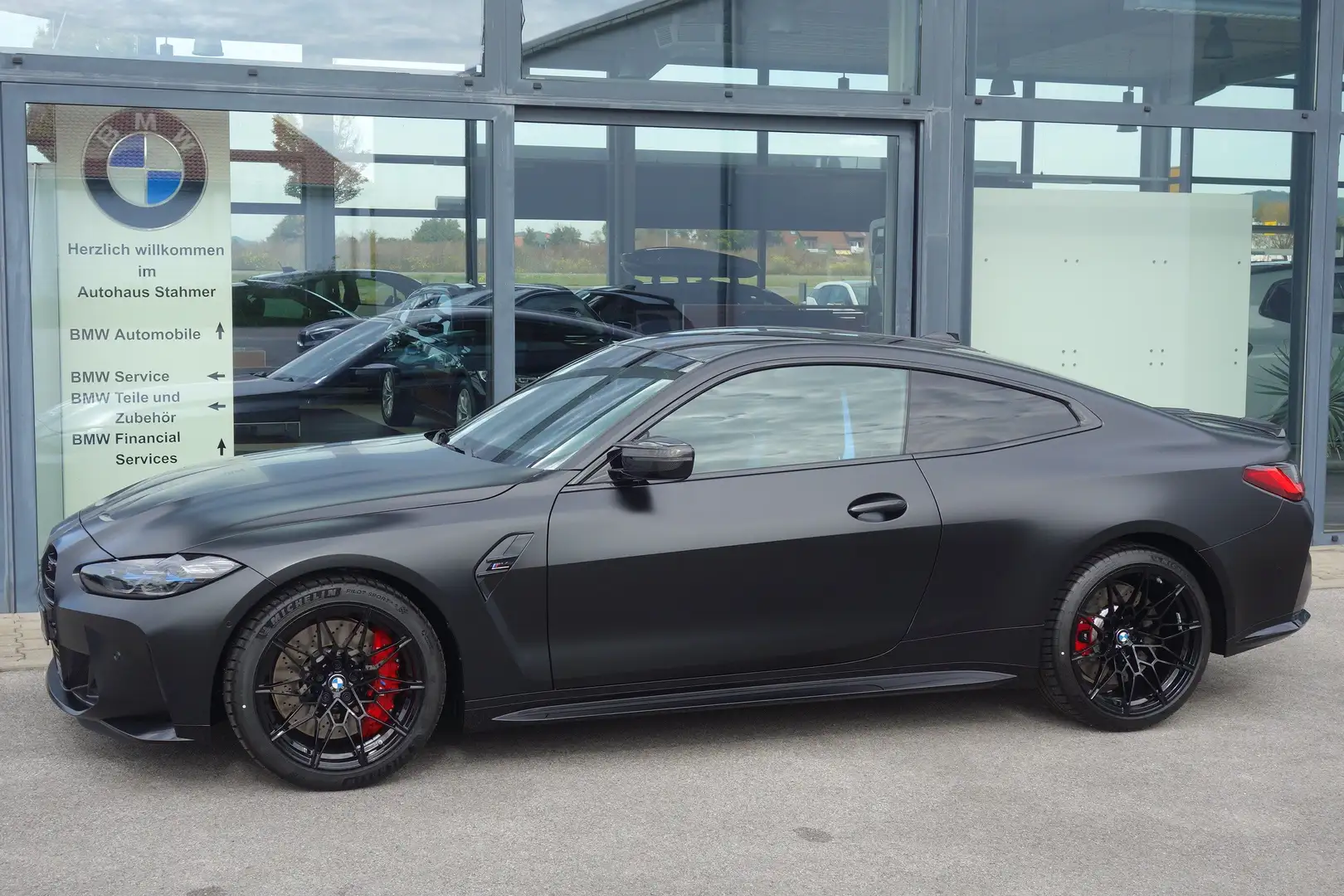 BMW M4 Competition Coupé *KITH* Limited Edition 150EH Zwart - 2