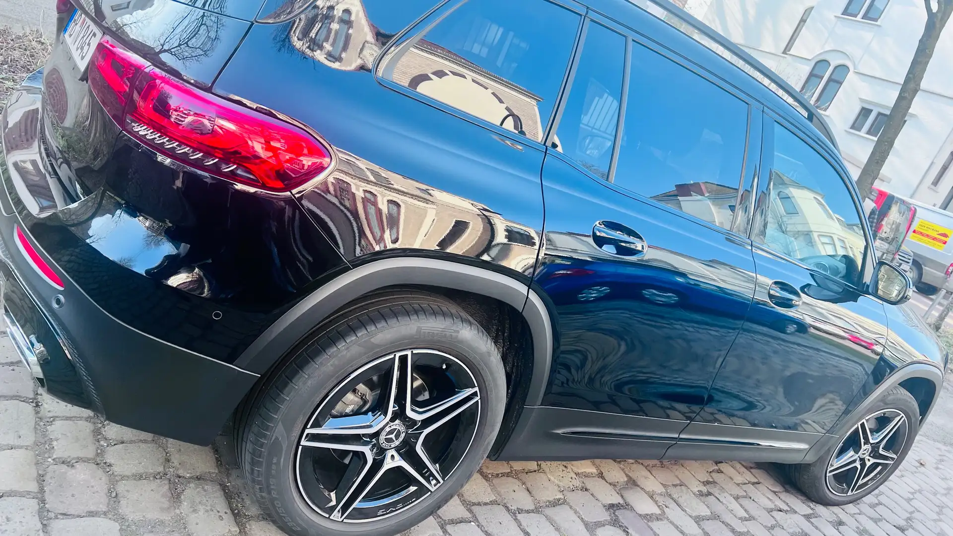 Mercedes-Benz GLB 200 GLB 200 4Matic 8G-DCT AMG Line Schwarz - 2
