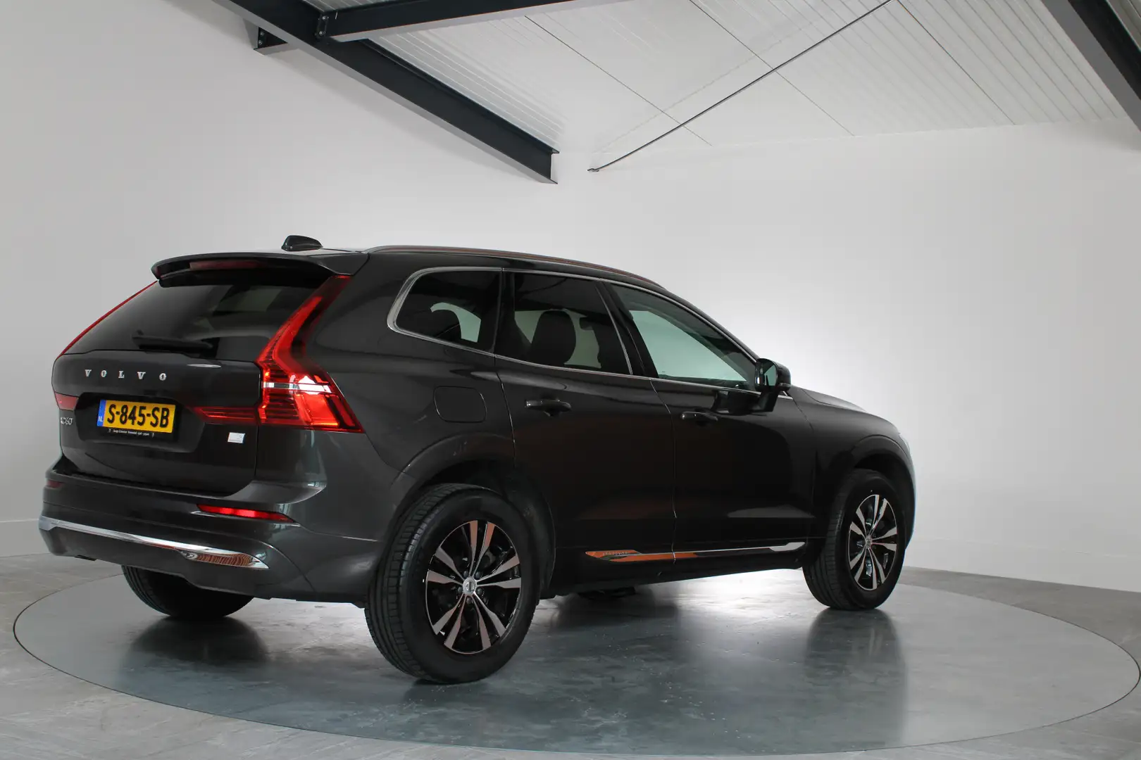 Volvo XC60 2.0 Recharge T6 AWD Inscription Expression, Panora Grijs - 2