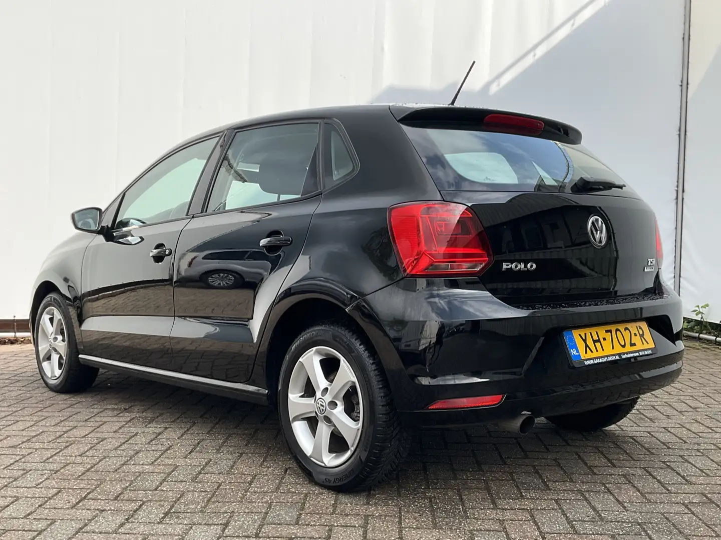 Volkswagen Polo 1.2 TSI Comfortline 5-Deurs Stoelverw Airco Blueto Zwart - 2