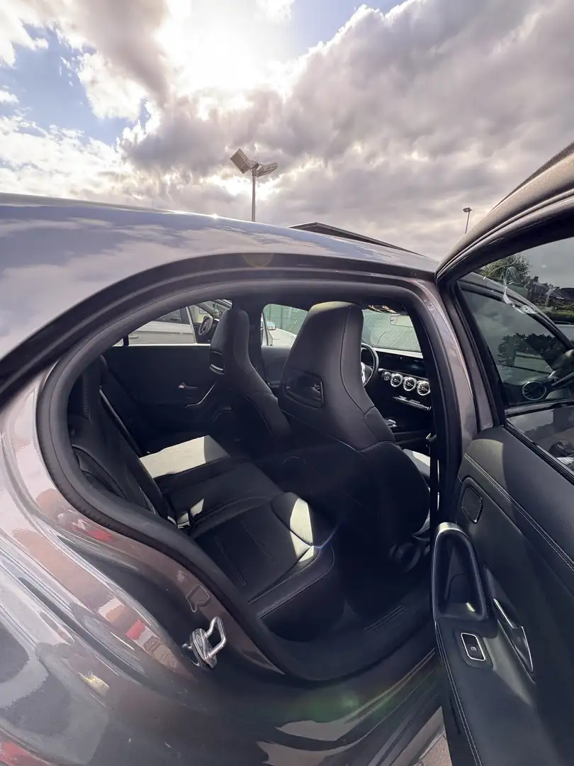 Mercedes-Benz A 180 d AMG Line - 1