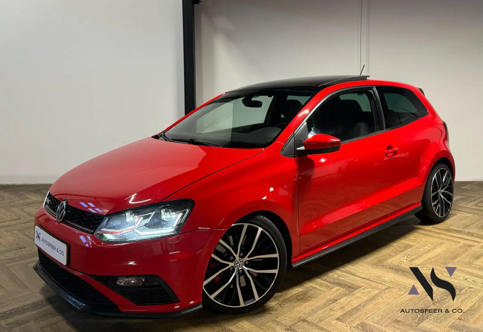 Volkswagen Polo GTI 1.8 TSI PANO PDC' Červená - 1