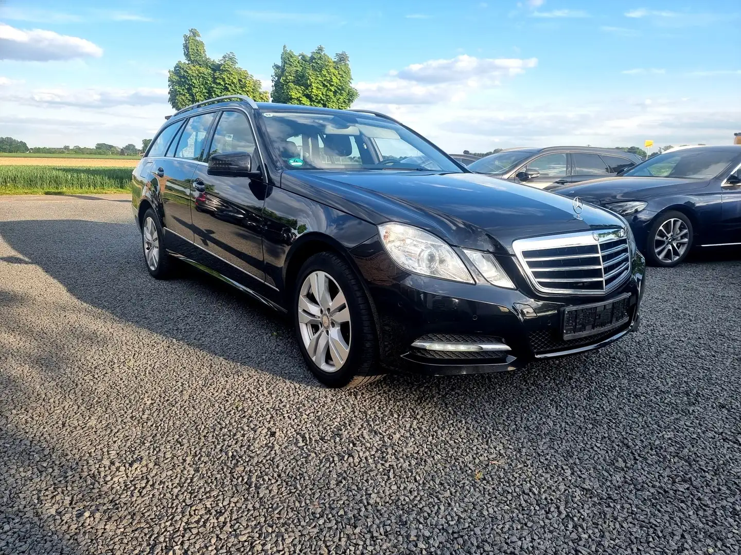 Mercedes-Benz E 200 Avantgarde//AHK//Sitzh.//Navi//Ambiente Schwarz - 1