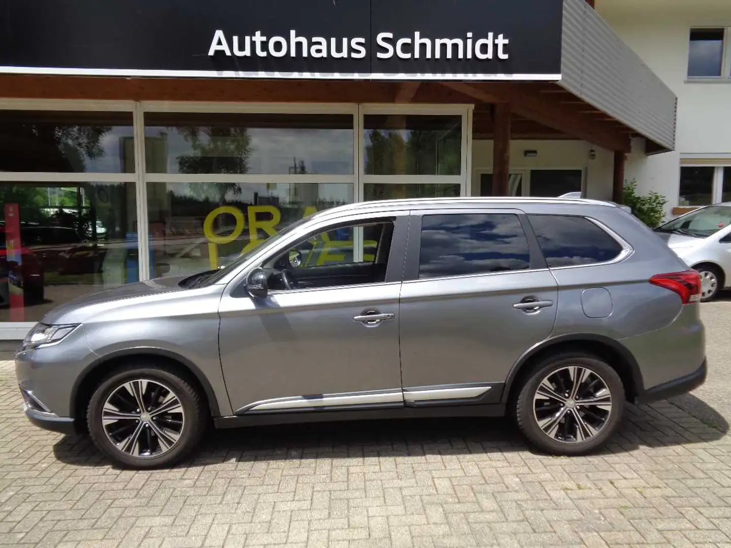 Mitsubishi Outlander TOP Paket 2.2 DI-D 4WD AT, schwarz Gris - 1