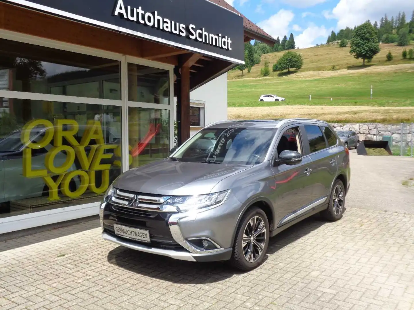 Mitsubishi Outlander TOP Paket 2.2 DI-D 4WD AT, schwarz Gris - 2