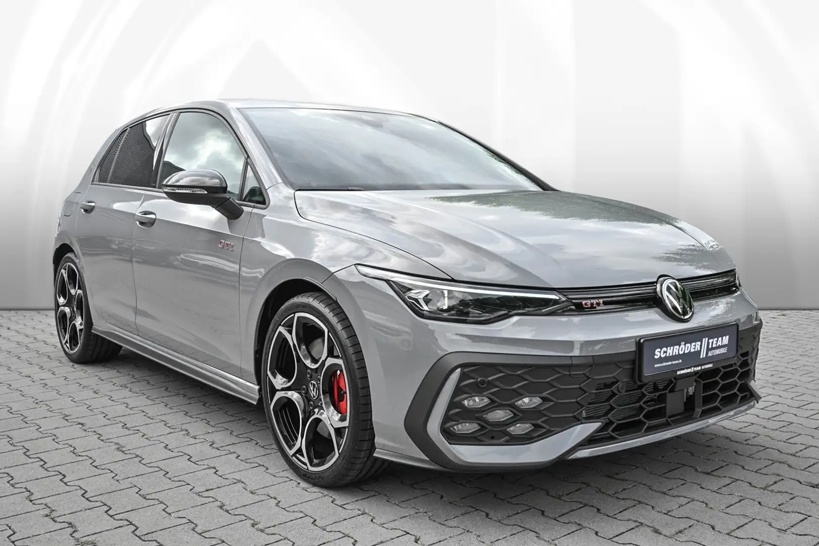 Volkswagen Golf GTI VIII 2.0 TSI DSG Black Style Grau - 2
