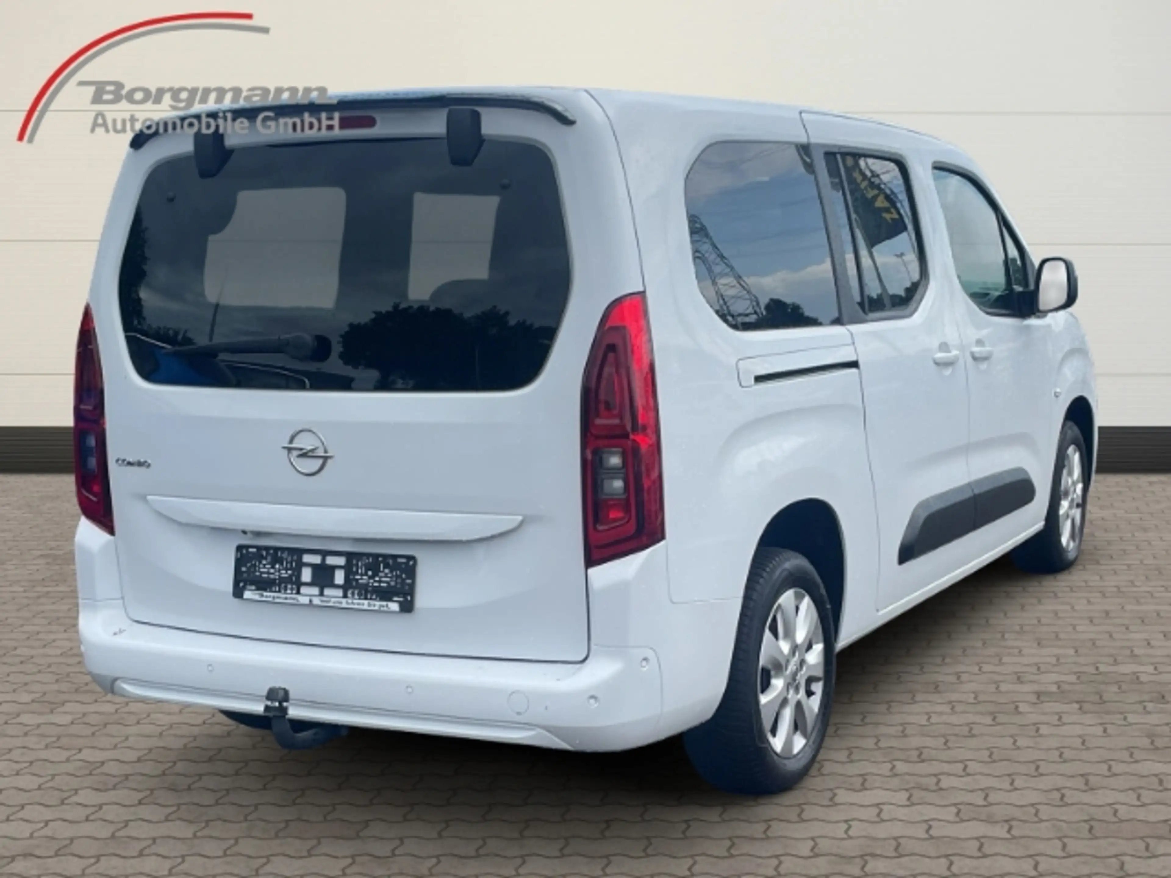 Opel Combo Life Elegance 1.5 Bluetooth - Rückfahrkamera - Navi — photo 4
