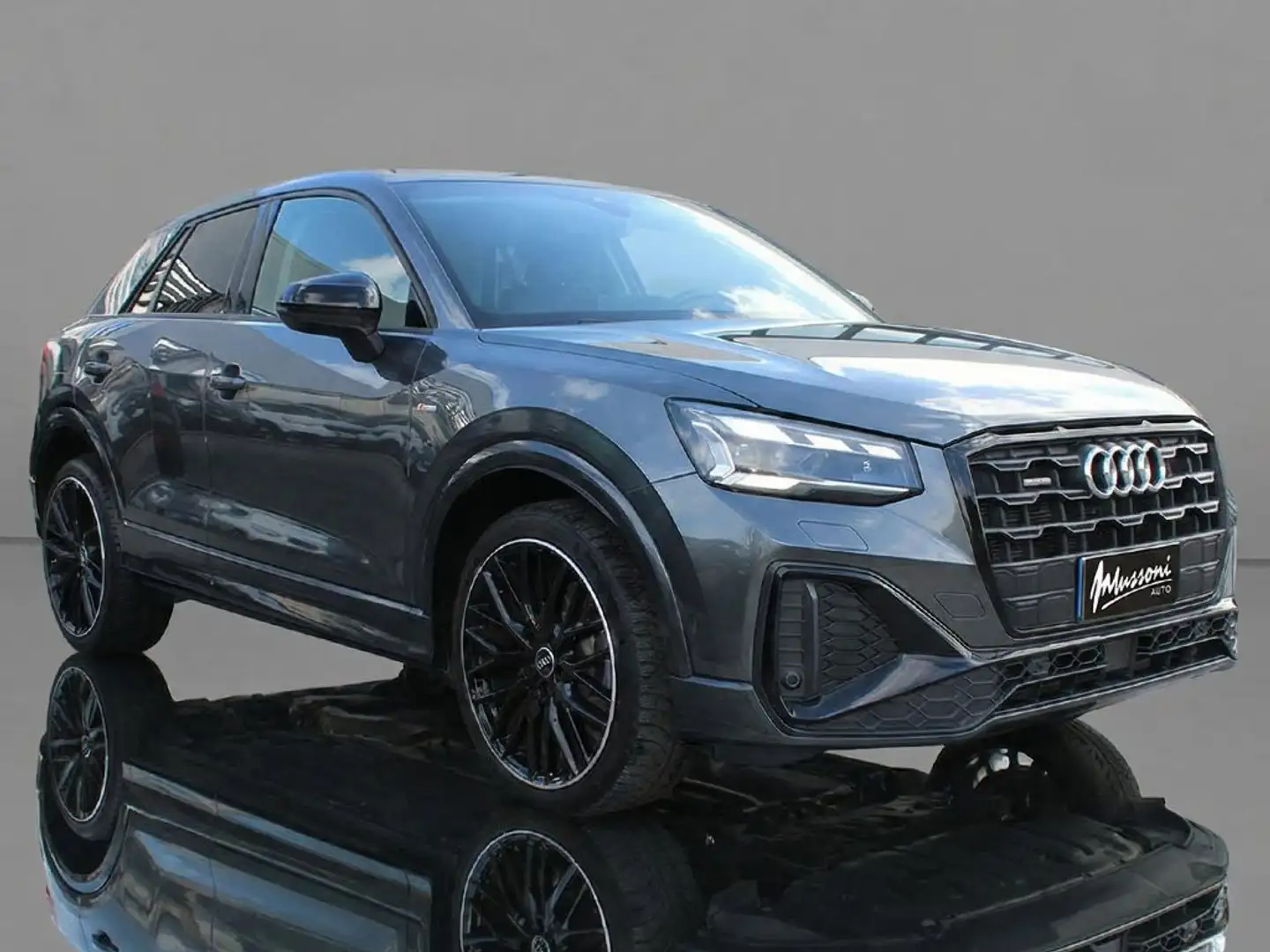 Audi Q2 35 2.0 tdi Identity Black quattro s-tronic Grigio - 1