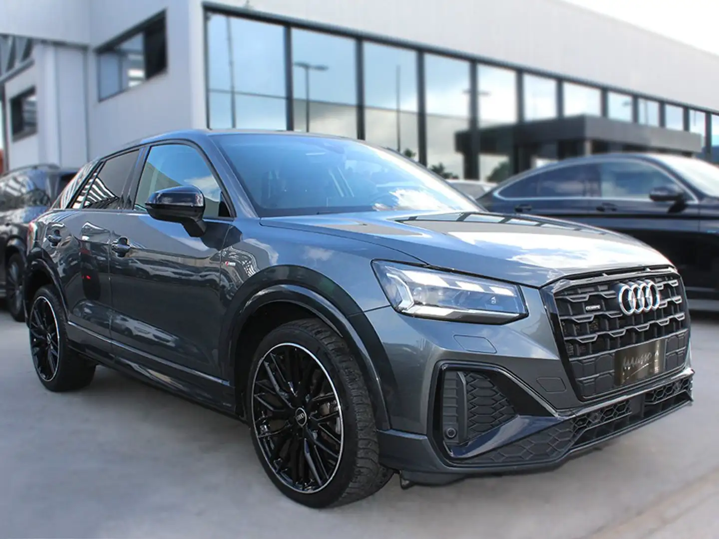Audi Q2 35 2.0 tdi Identity Black quattro s-tronic Grigio - 1