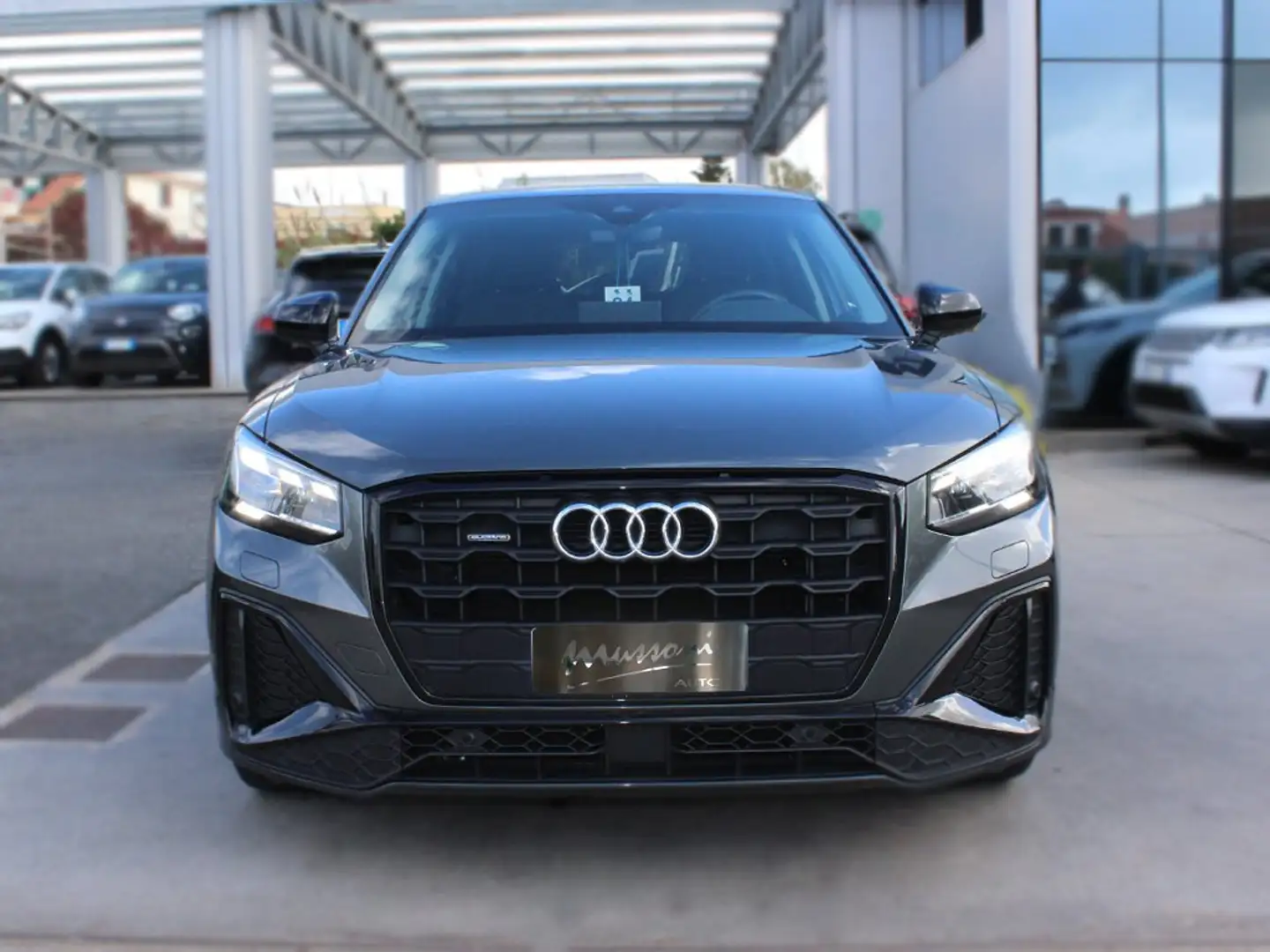 Audi Q2 35 2.0 tdi Identity Black quattro s-tronic Grigio - 2