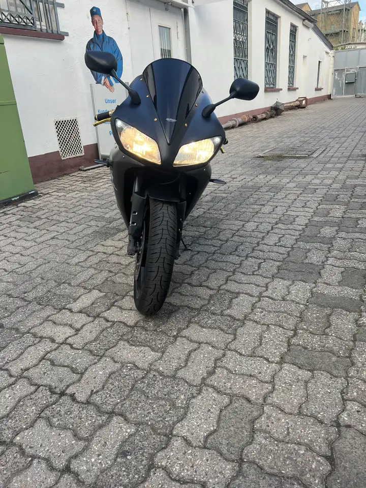 Yamaha YZF-R1