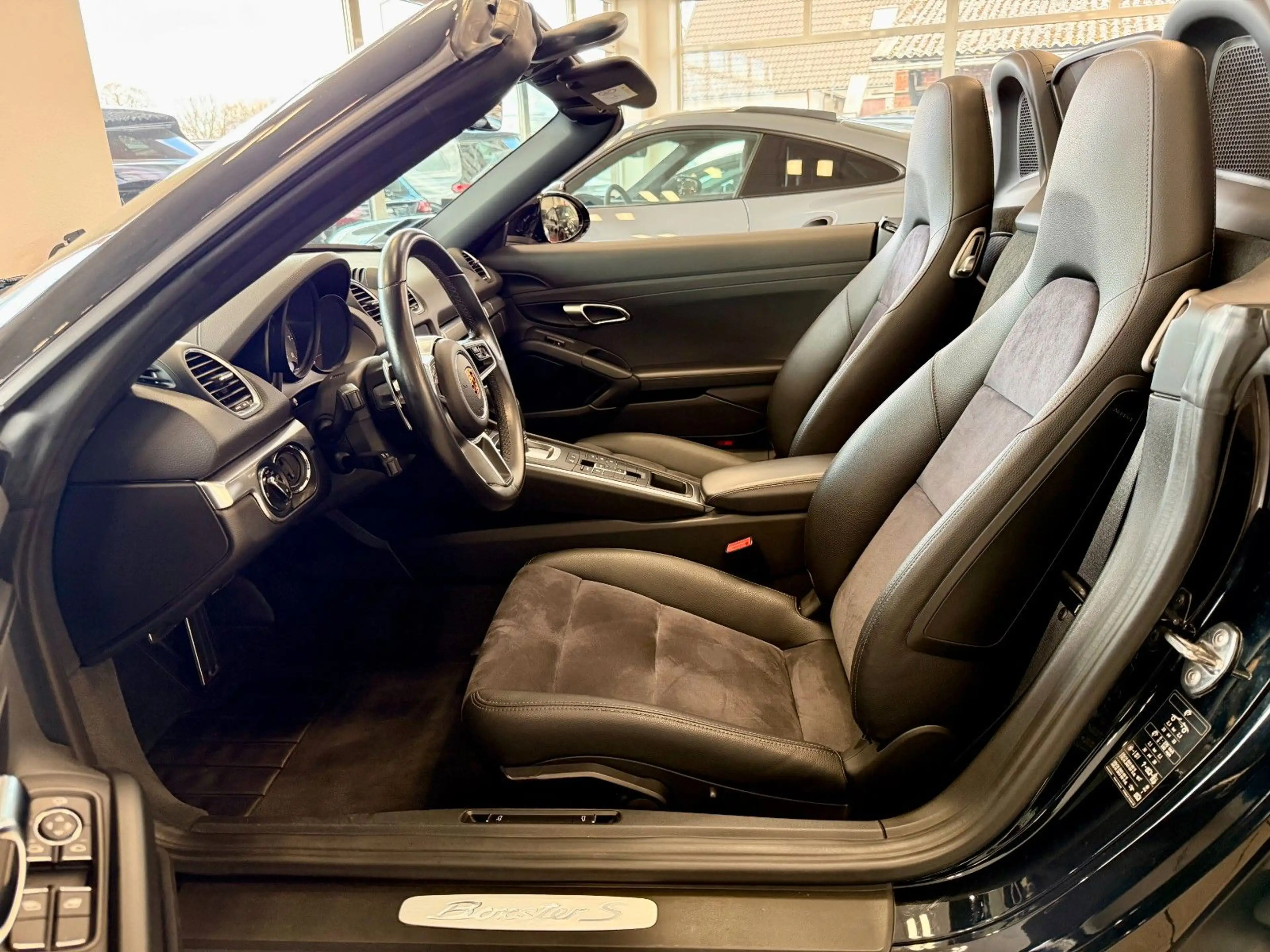 Porsche Boxster 718 Boxster S PDK Sportabgas/20Zoll/AppleCarPlay — photo 9