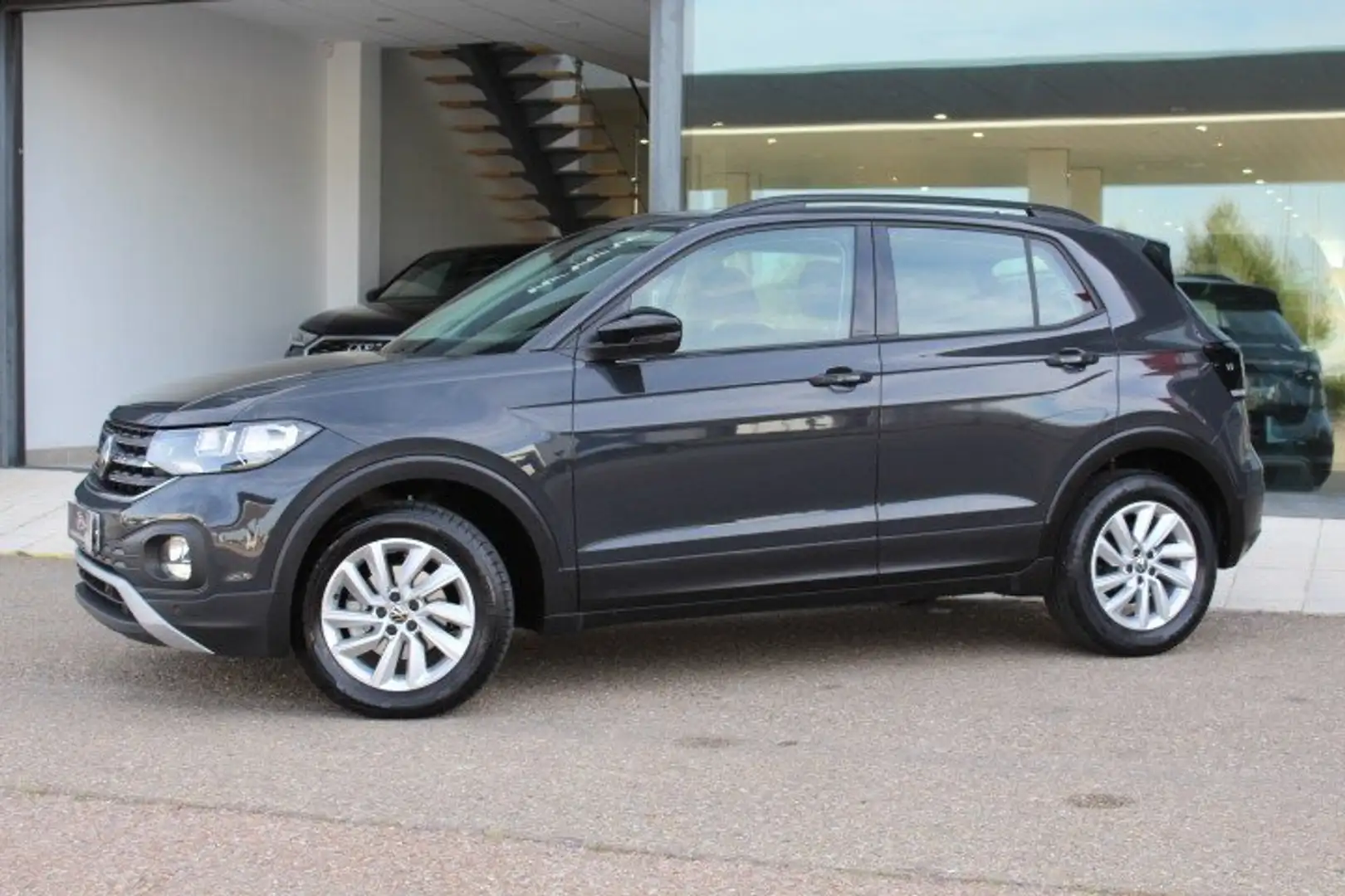 Volkswagen T-Cross 1.0 TSI Advance 81kW Gris - 2