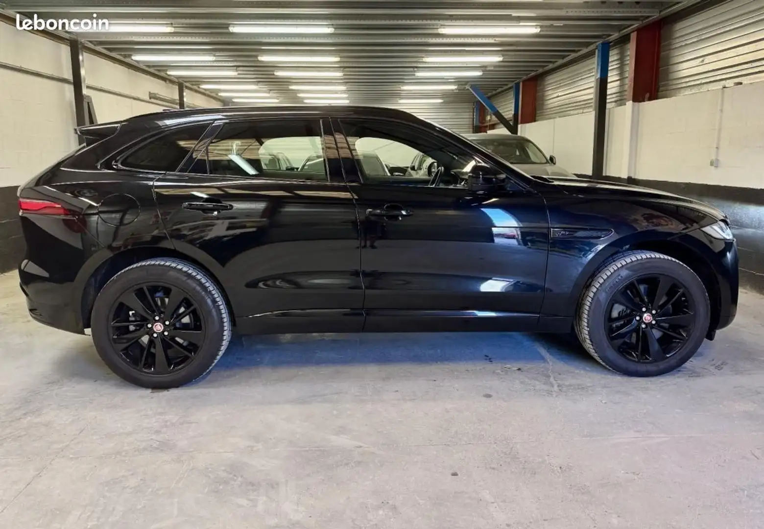 Jaguar F-Pace P400e Hybrid PHEV 404ch BVA8 R-Dynamic SE AWD 1e main Origine FR Schwarz - 2