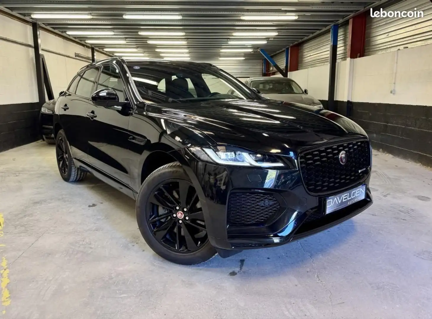 Jaguar F-Pace P400e Hybrid PHEV 404ch BVA8 R-Dynamic SE AWD 1e main Origine FR Schwarz - 1