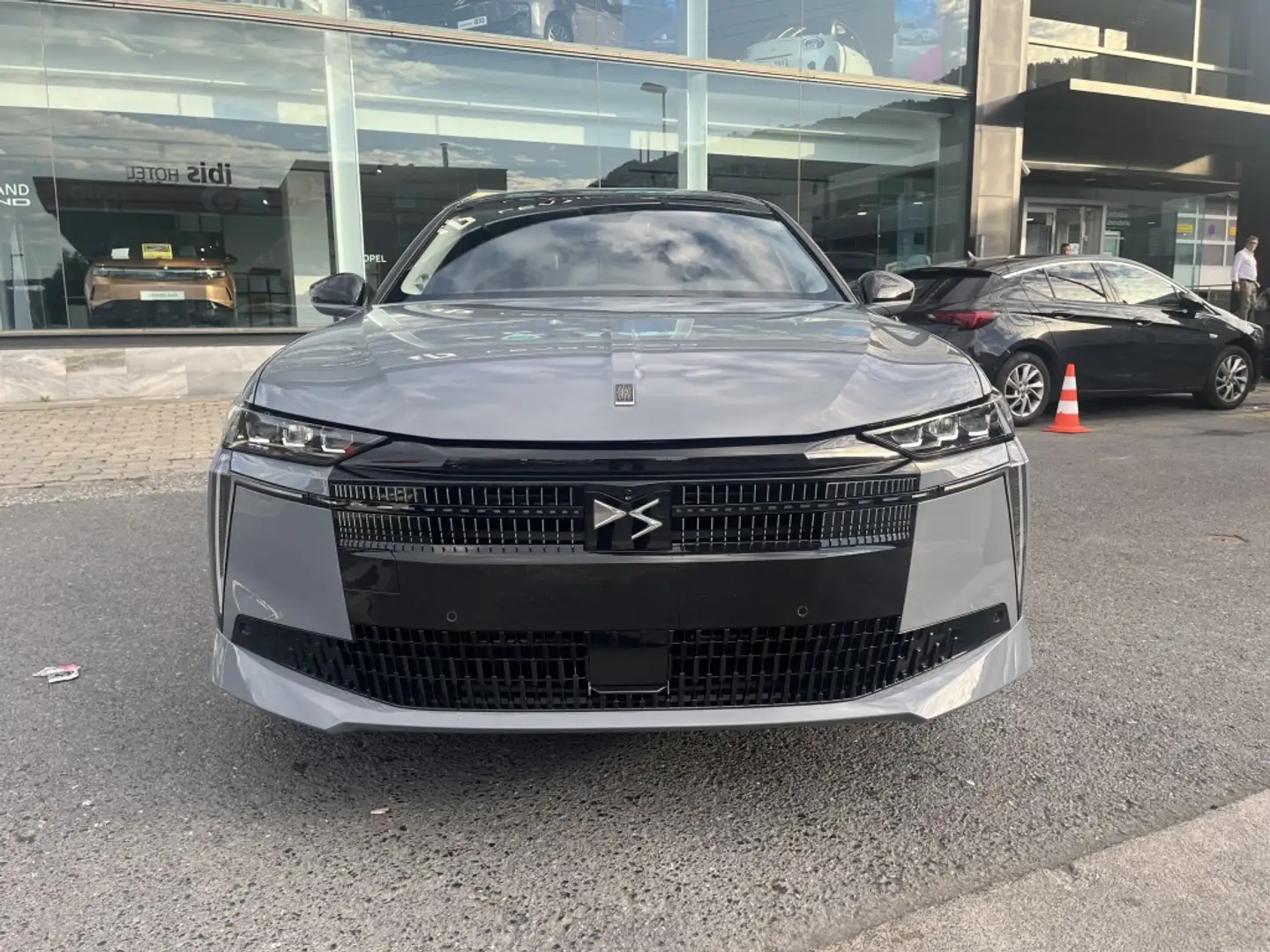 DS Automobiles DS 4 Hybrid Etoile Alcantara Aut. 145 Gris - 2