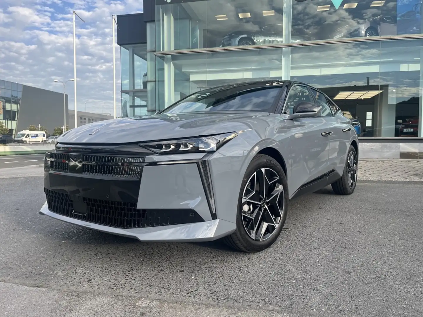 DS Automobiles DS 4 Hybrid Etoile Alcantara Aut. 145 Gris - 1