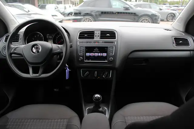 Volkswagen Polo view 2
