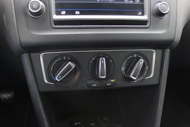 Volkswagen Polo view 27