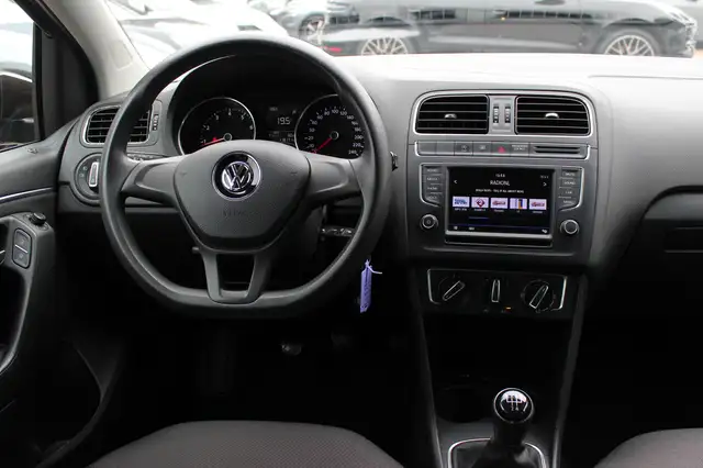 Volkswagen Polo view 9