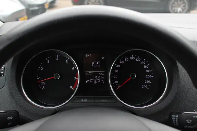 Volkswagen Polo view 19