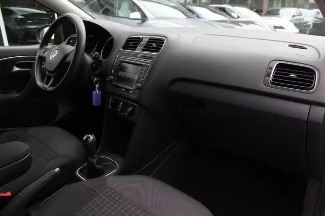 Volkswagen Polo view 13