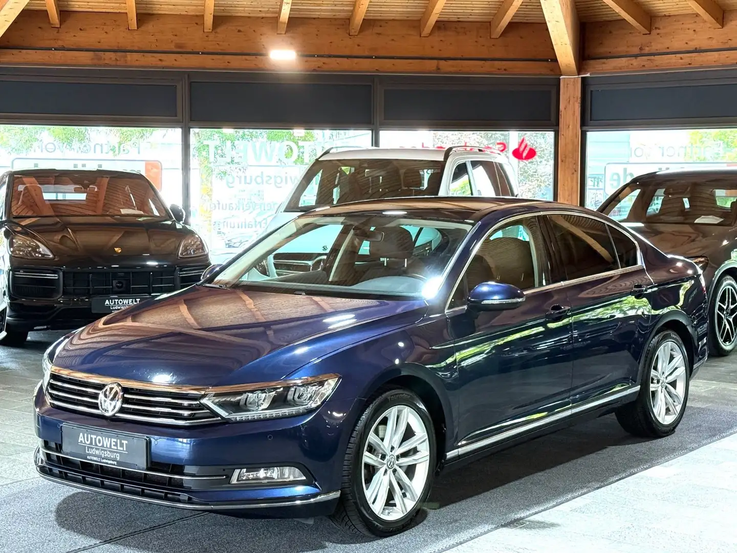 Volkswagen Passat Highline R-Line DSG-ACC-LED-NAVI-LEDER Blau - 1