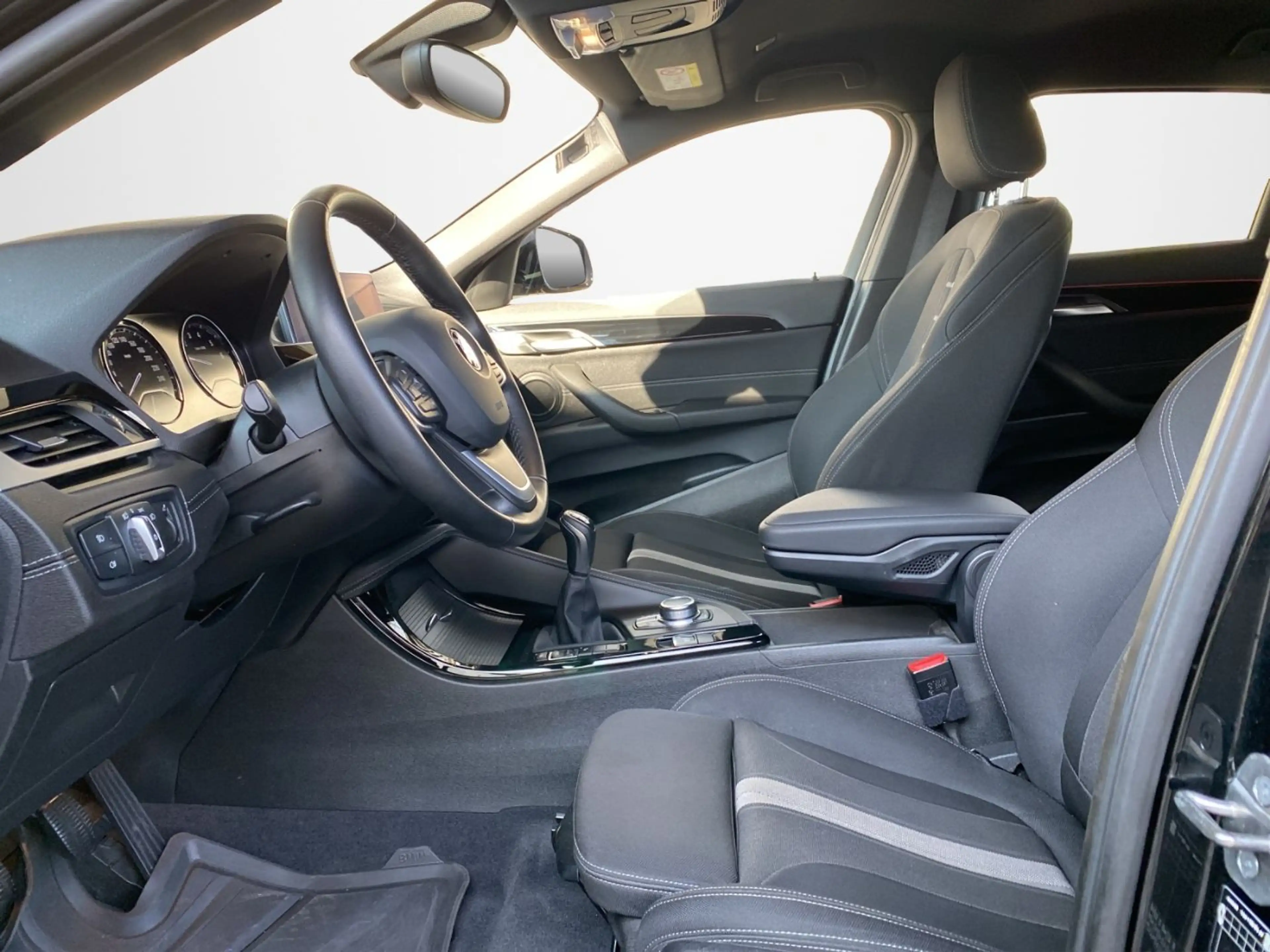BMW X2 sDrive 18i Advantage Plus LED+2xKlima+KlimaA — photo 7