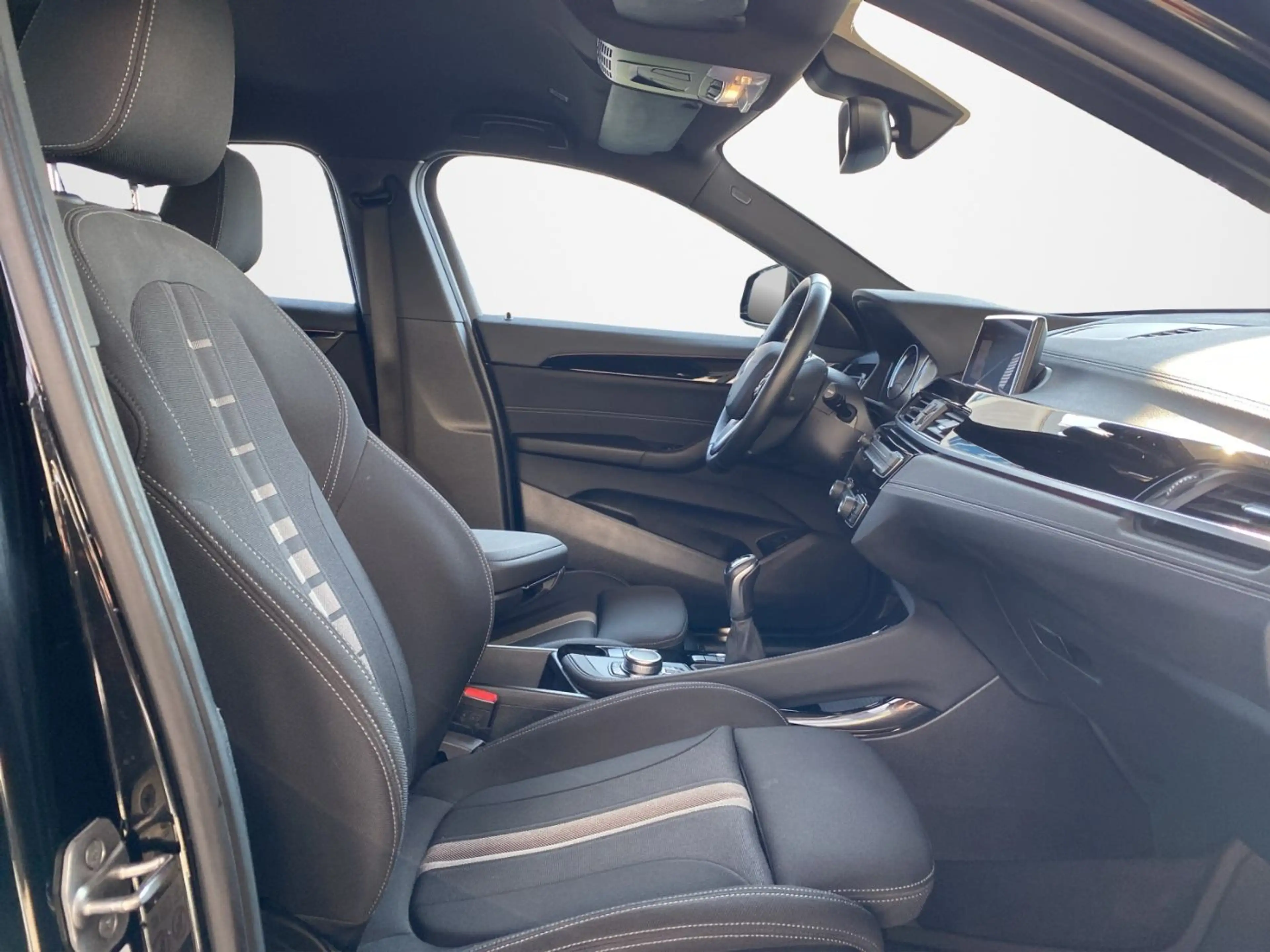 BMW X2 sDrive 18i Advantage Plus LED+2xKlima+KlimaA — photo 12
