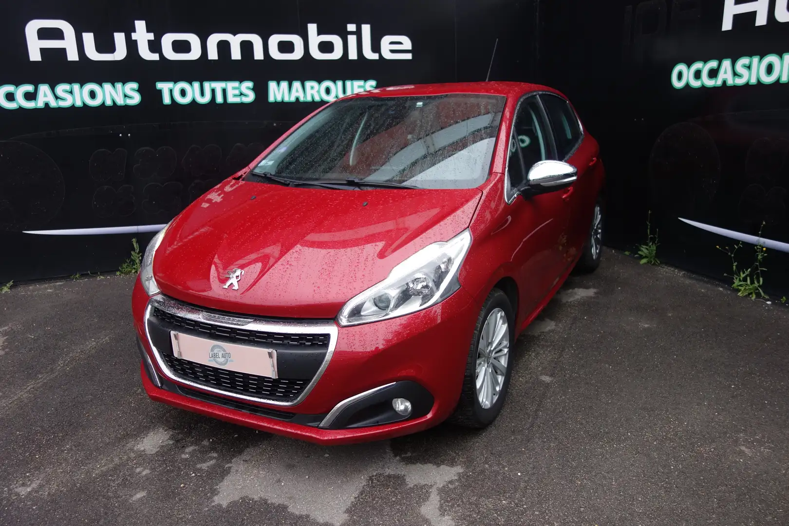 Peugeot 208 1.2 VTI 82ch BVM5 ALLURE Rojo - 1