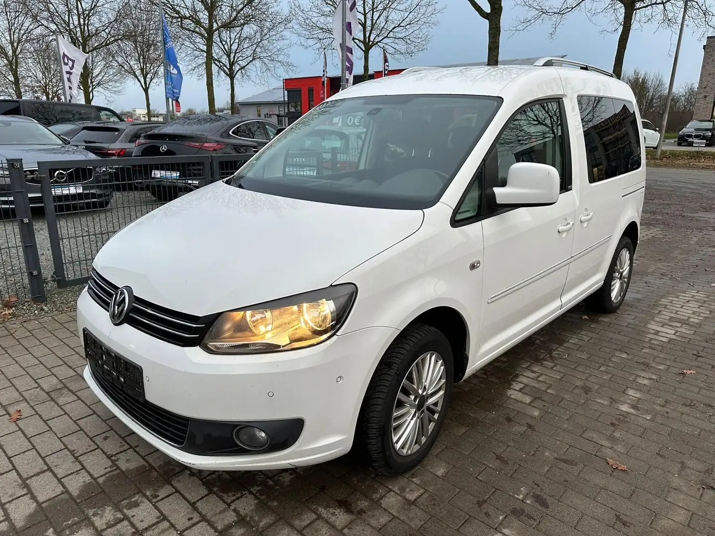 Volkswagen Caddy 1.6 TDI Cup BMT Temp. PDC AHK Climatronic Weiß - 1