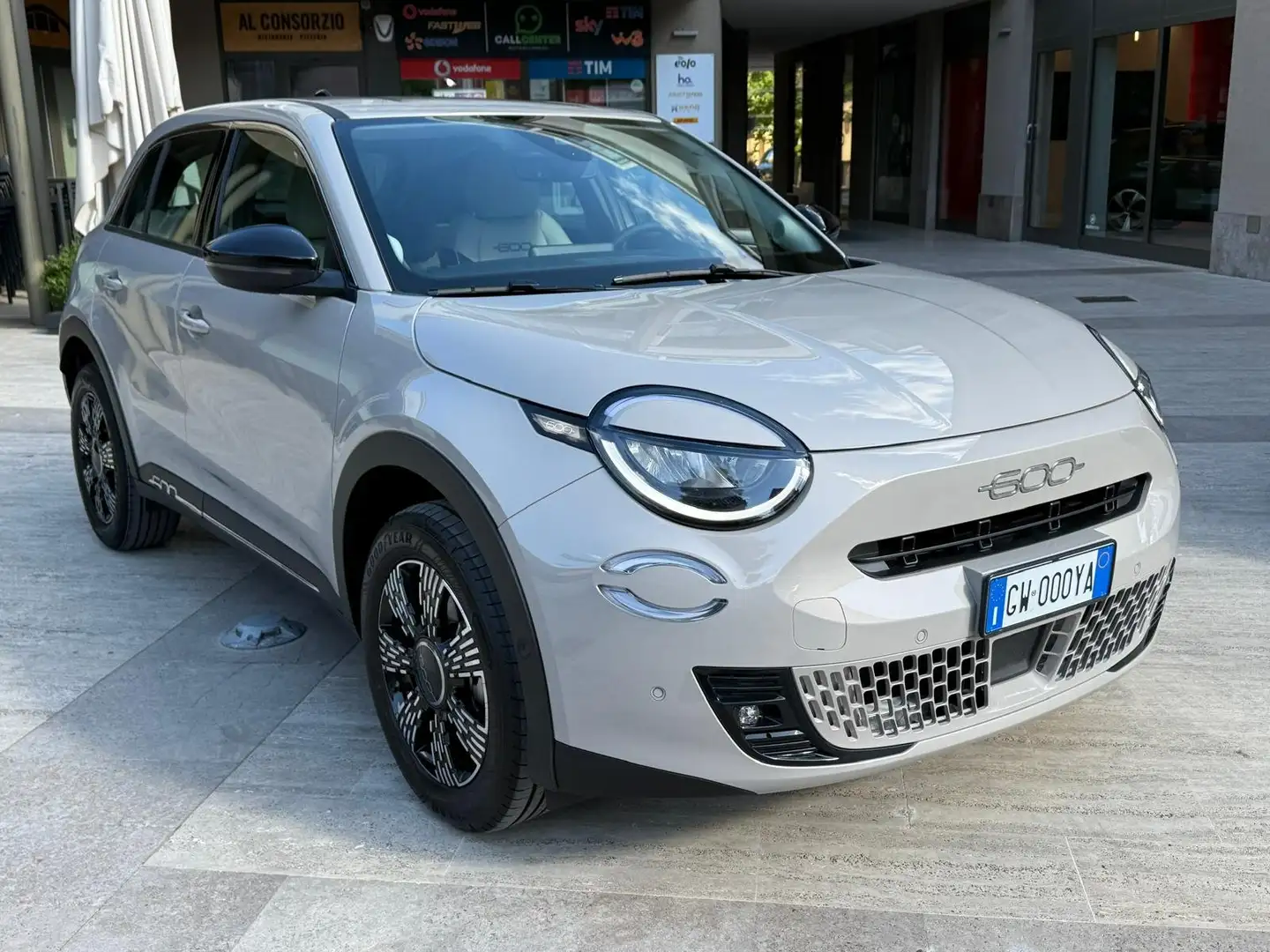 Fiat 600 600 IV  1.2 hybrid 110cv auto Full opt. Km 1499!! Beige - 1