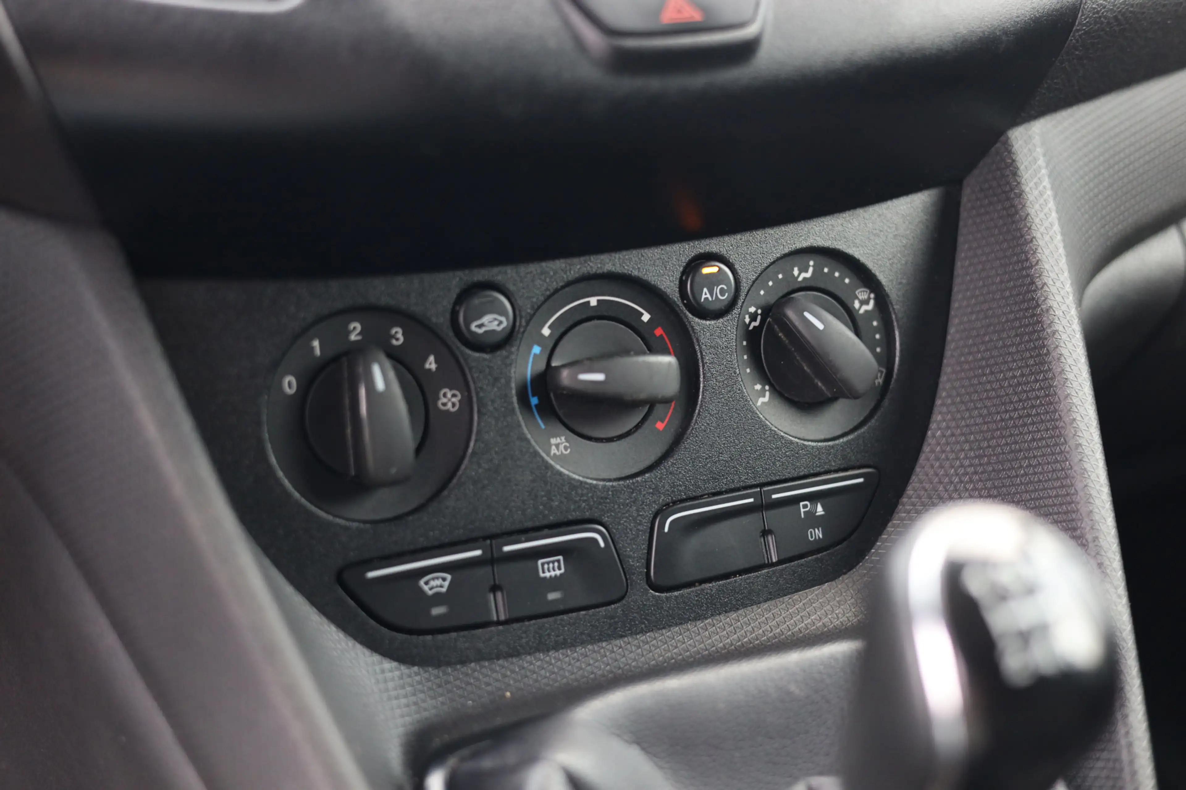 Ford Transit Connect 1.5 TDCI L2 TREND I AIRCO I 1e EIG! — photo 10