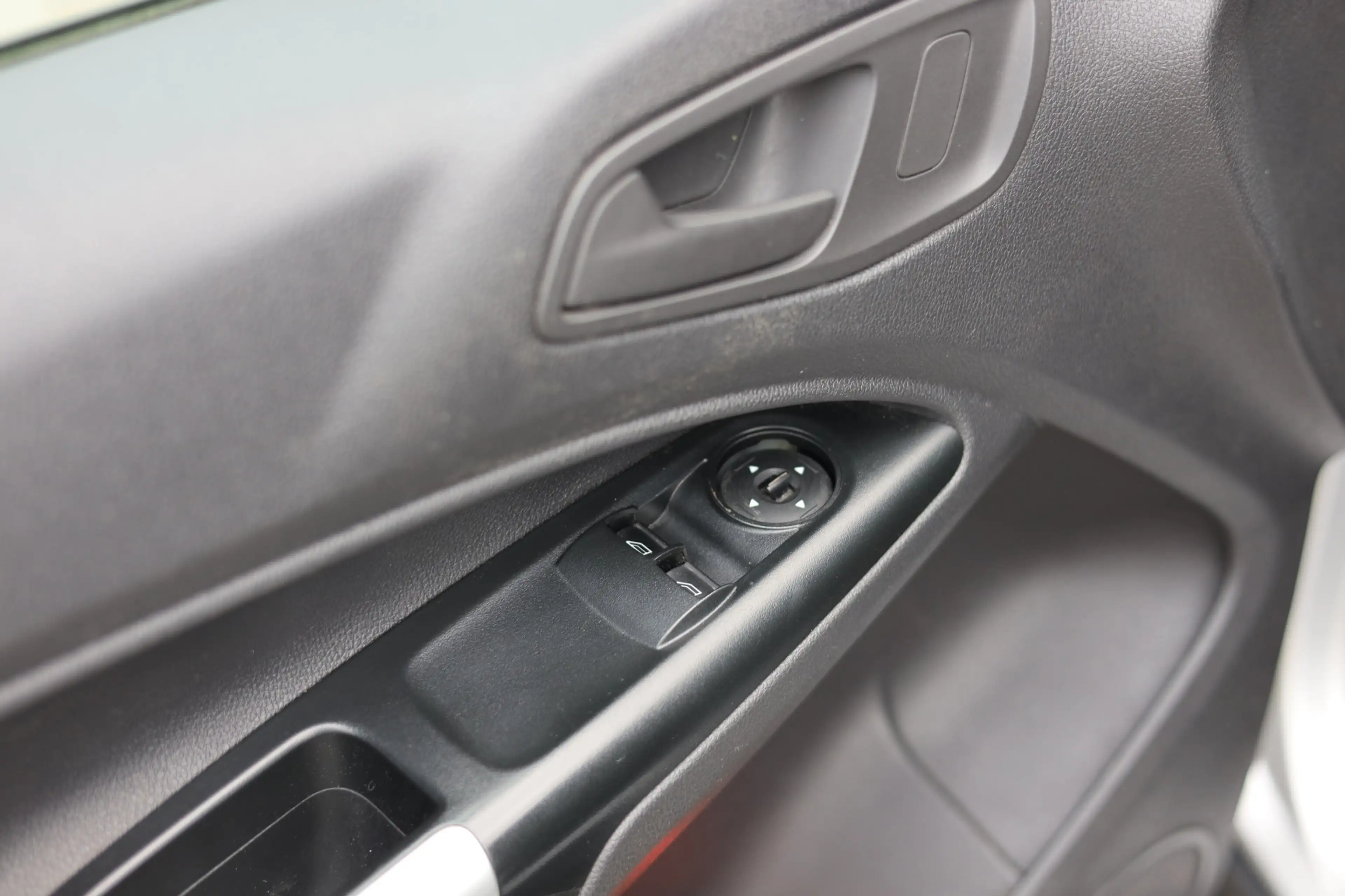 Ford Transit Connect 1.5 TDCI L2 TREND I AIRCO I 1e EIG! — photo 9