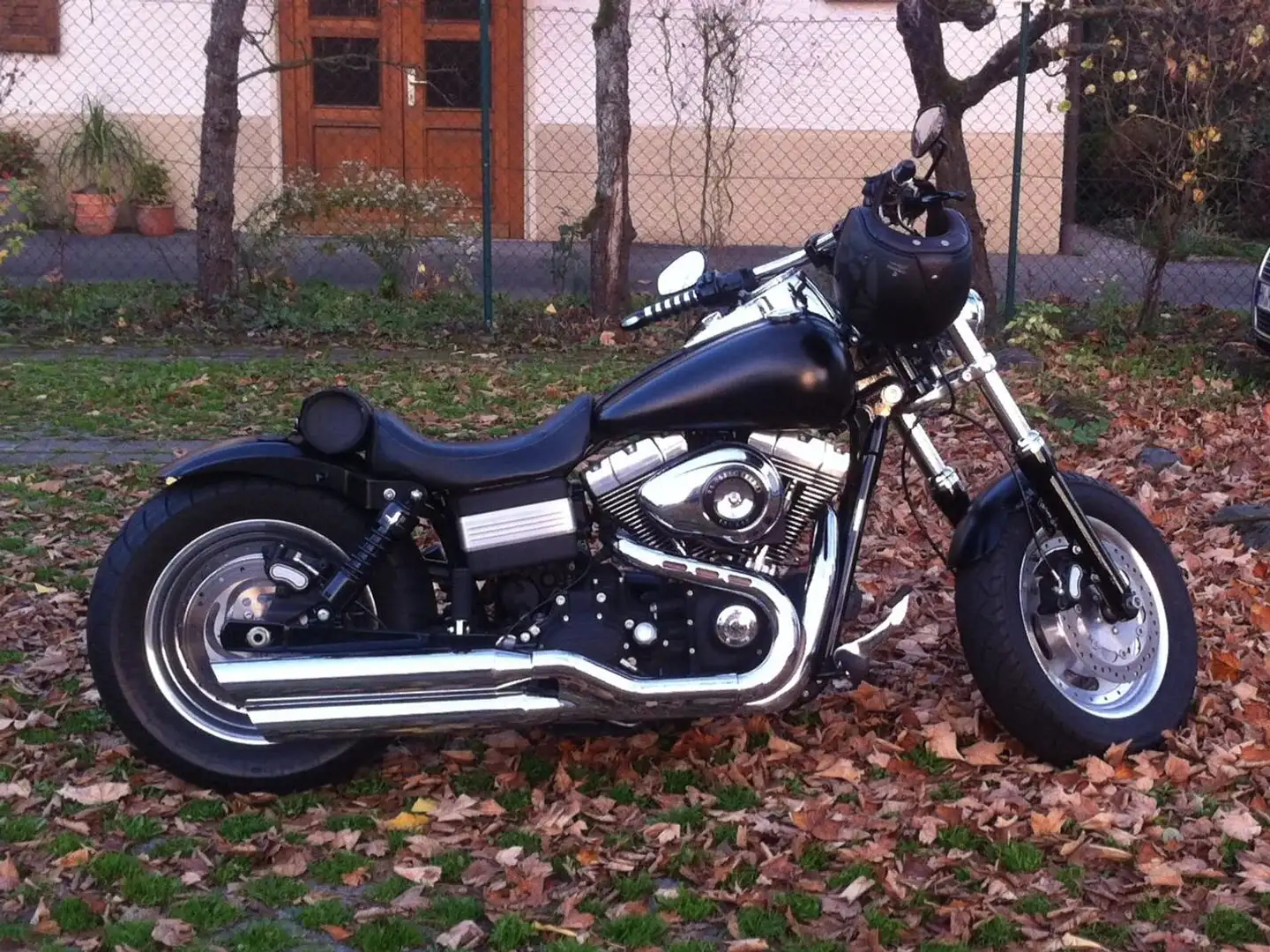 Harley-Davidson Fat Bob 200er Breitreifen Heckumbau, Top-Zust., Scheckheft Black - 1