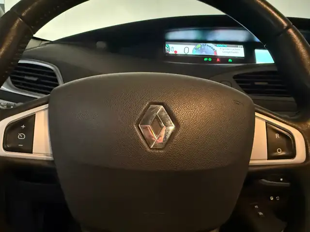 Renault Grand Scenic view 19