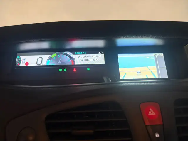 Renault Grand Scenic view 16